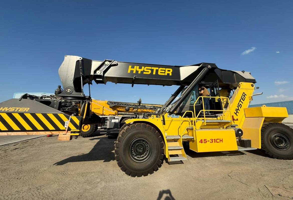 hyster RS45 reach stackers